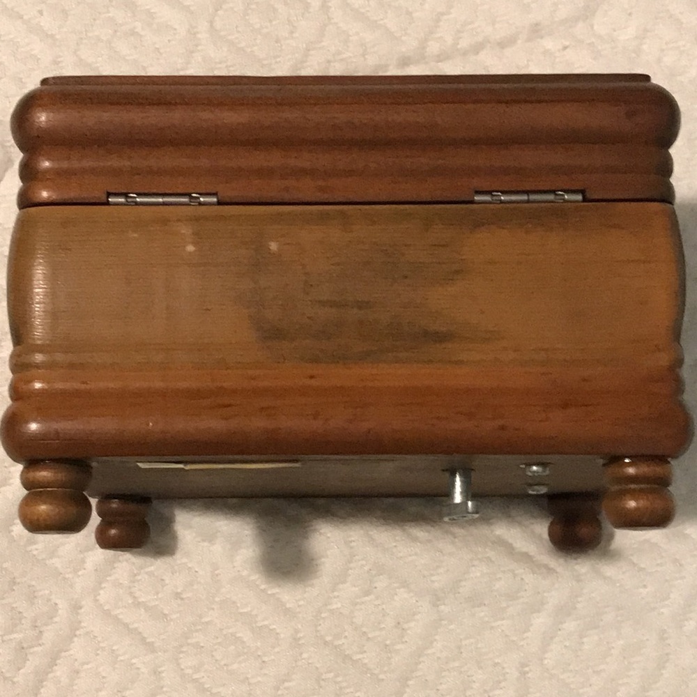 Jewelry Box plays “We’ve only just begun” - Picture 6 of 11